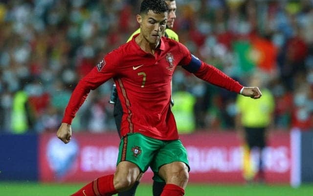 エースの宿命か、C・ロナウドが\"チョークスラム\"のような厳しい守備に遭う