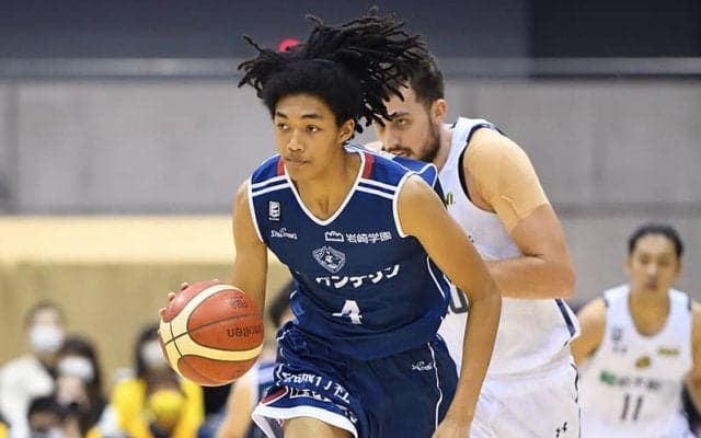 横浜のジェイコブス晶がデビュー…Bリーグ最年少出場記録を17歳7カ月に更新