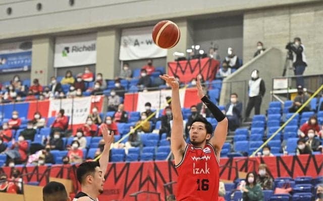 横浜の17歳ジェイコブス晶が最年少プロデビュー、富山が劇的勝利でリーグ戦3連勝／B1第8節