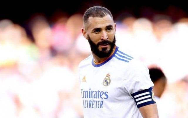 ベンゼマから見えてくる“サッカー界の闇”　有名選手と取り巻きのグロテスクで危険な関係