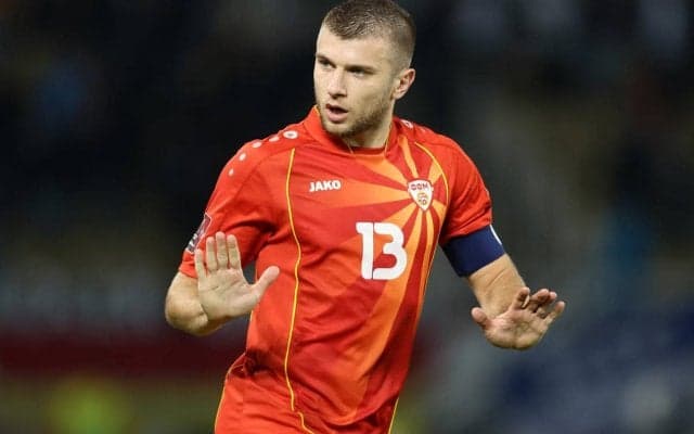 元Jリーガーも貴重な体験！ 予選ではドイツ撃破の北マケドニア代表が史上初のW杯出場へ、PO進出を決めロッカーで大合唱！