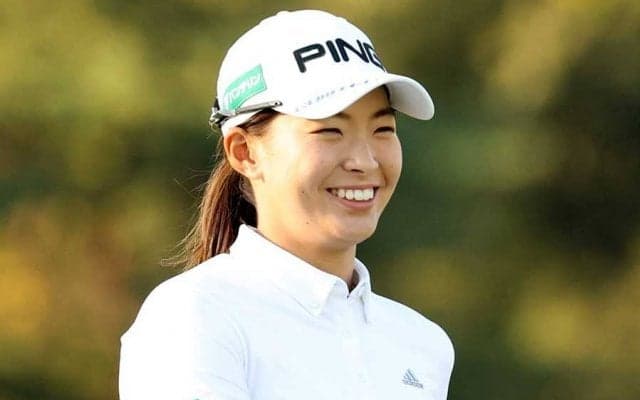 渋野日向子23歳を思い出の私服ショットで祝福　タイ出身21歳「おめでとうじゃけに！」