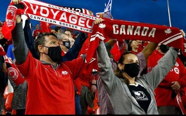 完全にKO…ピッチ侵入者への容赦ないタックルに反響「逆に心配になる」「ラグビーチームは契約を」