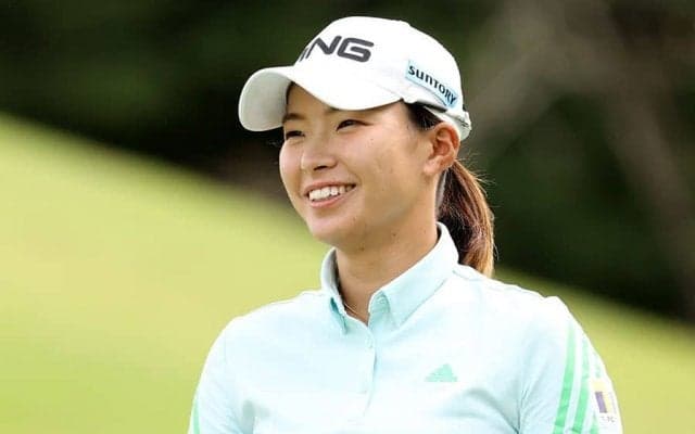 渋野日向子と私服姿でパシャリ　誕生日祝うS.ランクンの投稿にファン「素敵ですね！」