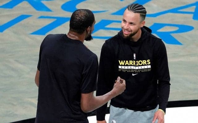 デュラントがカリーに驚嘆「彼はMVP級、殿堂入りレベルのプレーを毎晩見せている」