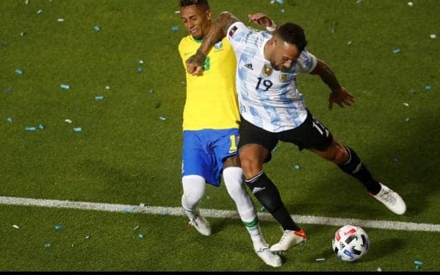 オタメンディの悪質な肘打ちを見逃した主審を連盟が処分…無期限の活動停止に