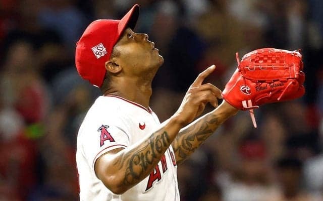 エンゼルス守護神が約21億円のQOを拒否　複数年を希望か、MLB公式は再契約を提言