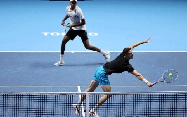 メドベージェフの謝罪に罰則を科した審判、「カモン」には科さず