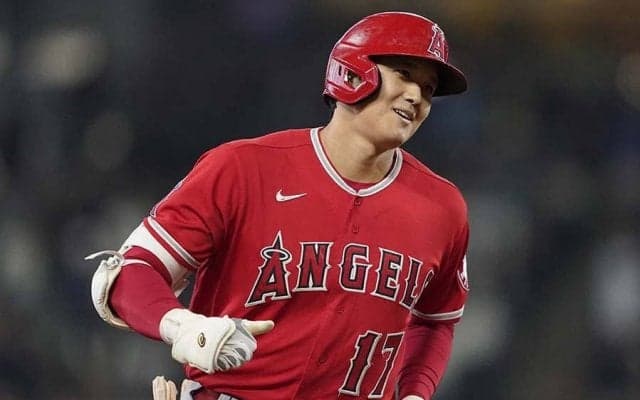 大谷翔平は「球場外でも素晴らしい人」　自由契約の親友が“恒例2ショット”で祝福
