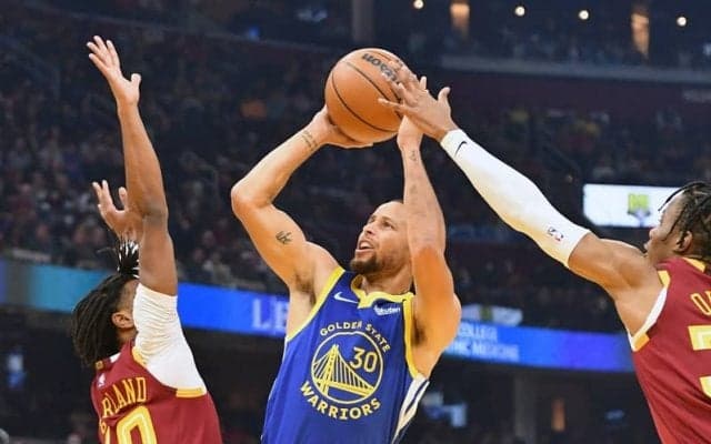 直近6試合で4度目！ カリーがキャブズ戦でまたもや9本の長距離砲を放り込む大暴れ