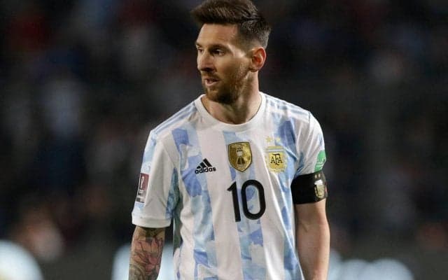 “魔法使い”も家で杖を置く? メッシがごろ寝で子供と『ハリー・ポッター』を鑑賞