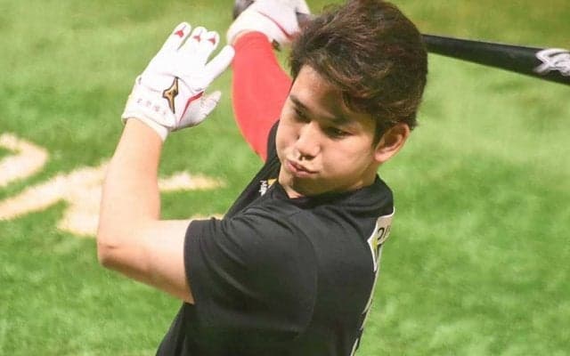 鷹25歳のイケメンが台無し…強烈な“気絶ショット”に爆笑「変顔ばっかするやん」