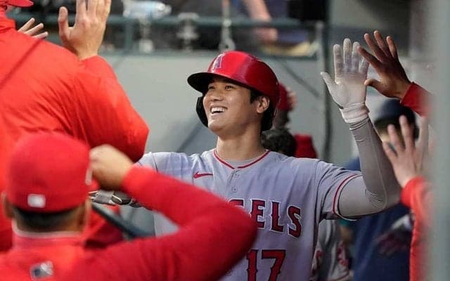 【MLB】大谷翔平と並んで際立つ“凸凹”　相棒からの“MVP祝福ショット”が「素敵な写真」