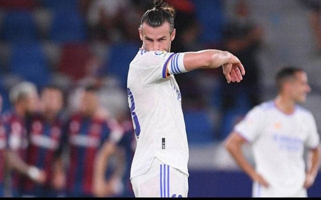 レアルサポがベイルに対し\"Fワード\"、暴言とともに物を投げ付ける