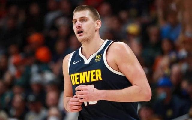 大黒柱ニコラ・ヨキッチが右手首捻挫…ナゲッツ指揮官は「復帰時期は決まっていない」