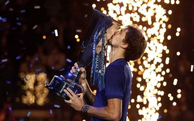 ズベレフ優勝！メドベージェフからの2年ぶりの勝利を愛犬とお祝い［Nitto ATPファイナルズ］