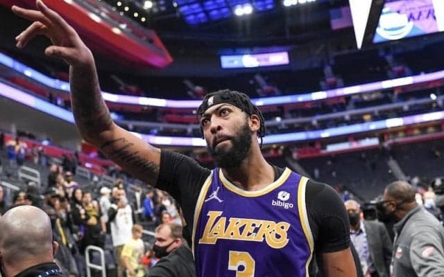 最終Qに逆転したレイカーズが連敗ストップ…サンズは連勝を「12」に／NBA