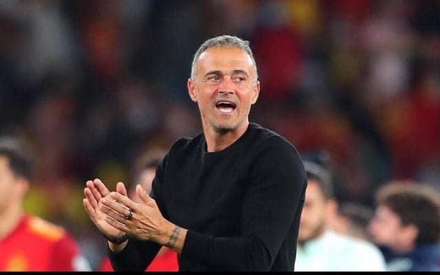 「今日はエイプリルフールか?」C・ロナウドが就任希望と報道のルイス・エンリケ監督、ユナイテッド着任の噂を一蹴