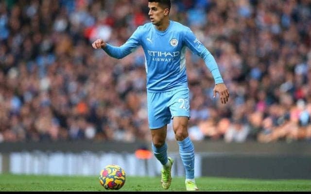 「芸術点100点」シティDFカンセロの相手を騙す“アウトサイド”アシストにファン喝采「このパスはずるい」