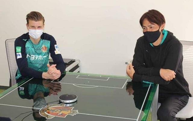 GKに必要な素養は「多少のクレイジーさ」　楢崎正剛とランゲラックが語る“守護神論”