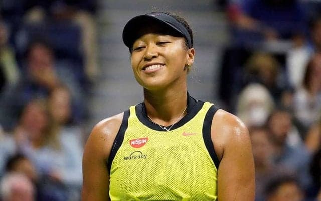 大坂なおみ、恋人とNBA観戦　奇抜ファッションに米ファン注目「靴凄い」「素敵な服ね」