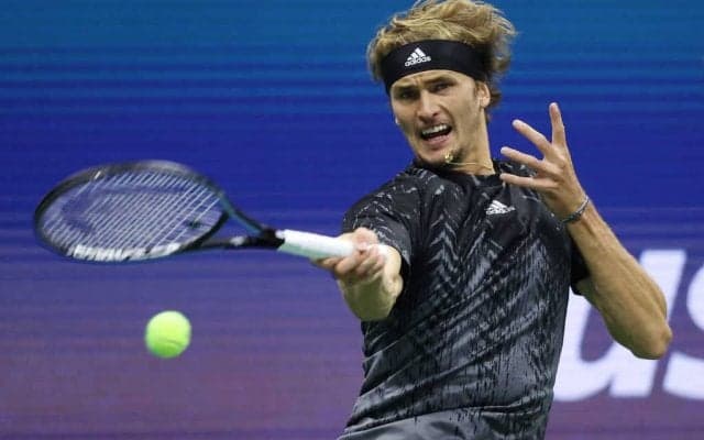 キスショットも公開の恋人がズベレフの優勝をお祝い