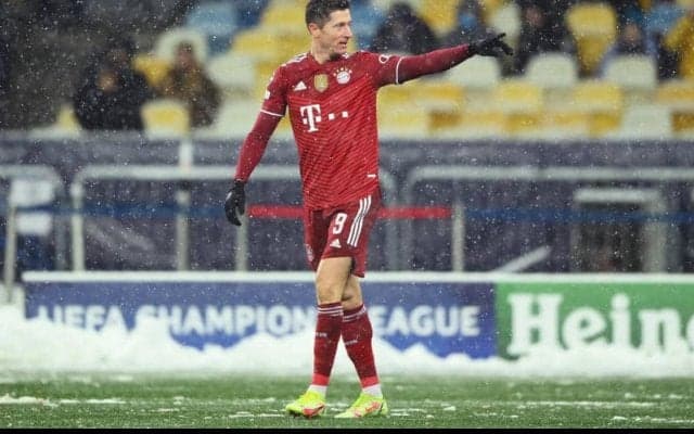 レヴァンドフスキの圧巻バイシクル弾で5連勝のバイエルンが首位通過《CL》