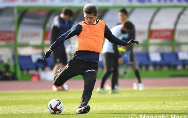 横浜FC、夏の移籍市場が示した「光と影」取るべきは三浦知良らベテランの「名」か、瀬古樹ら若手の「実」か【J2降格チーム、陥落への道】(2)