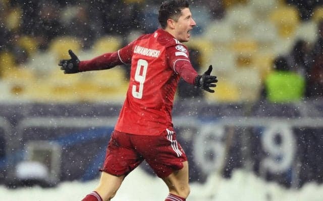 レヴァンドフスキが止まらない! 圧巻のバイシクルを決め、CL5戦で9得点「バロンドールは彼で」