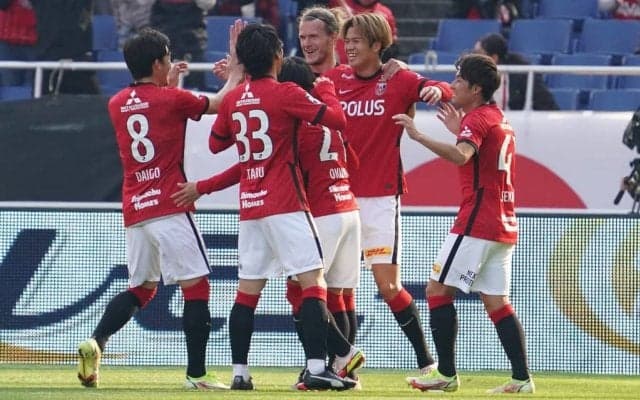 阿部勇樹らが去る「新しいサイクル」で求められる「明確なスタイル」と「チームの顔」【浦和レッズに川崎フロンターレの3連覇を阻む「器」はあるか】(4)