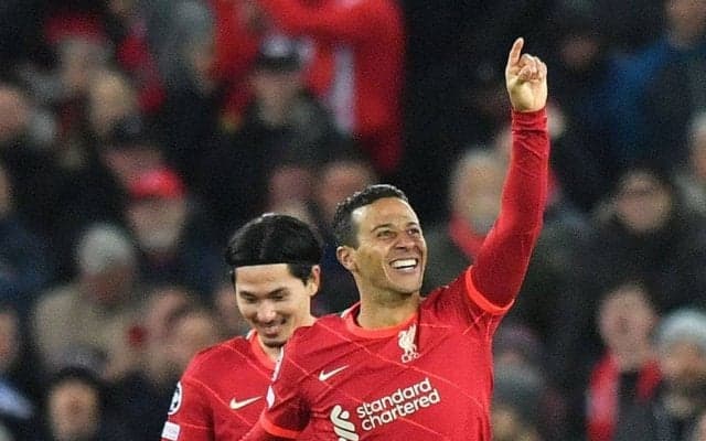 ｢こんな軌道ある!?｣日本代表・南野拓実の｢チャンピオンズリーグ｣初スタメン試合で決まった「超スーパーゴール」！リバプールMFの｢とんでもないミドル弾｣