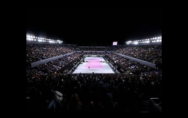  エバート競技場が開設 