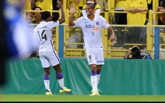 広島、ドウグラス・ヴィエイラが左ヒザ治療のためブラジル帰国