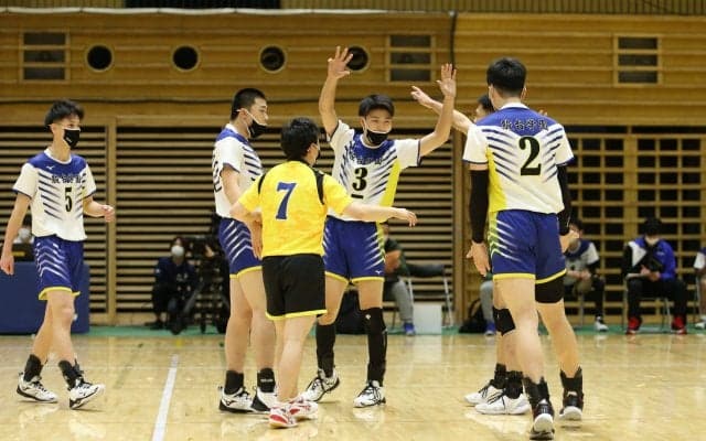 サントリーのホームゲームで駿台学園高vs.東亜学園高のエキシビションマッチ開催