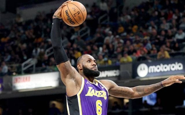 ダブルOTの末、レイカーズがペイサーズに勝利…サンズが14連勝目を記録／NBA