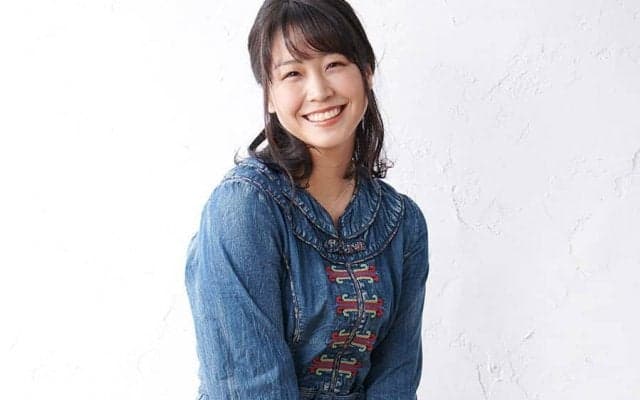 「何てダイナミックなスイング」　女優の一振りが「可愛さと反比例してる動き」