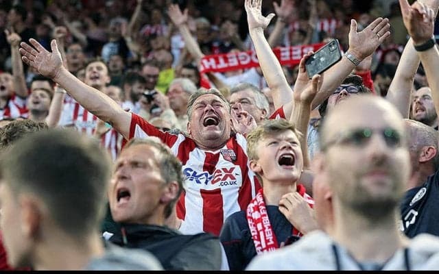 ブレントフォード、来季ホームユニのデザイン変更なし!　ファンの懐事情に配慮