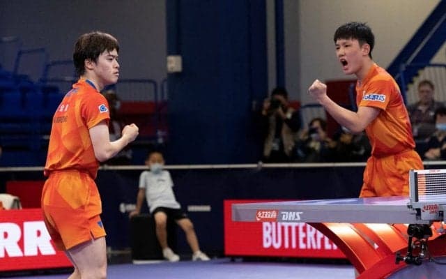 張本/森薗ペア、落ち着いたプレーで快勝　宇田/戸上ペアとの日本勢対決へ＜世界卓球2021＞