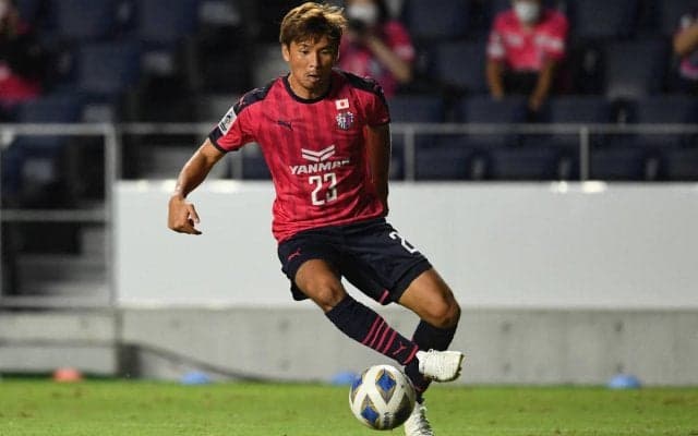 「もぉグラウンドに出て歩いてます」乾貴士が回復を報告！自身の“アヒル口”には「うざい顔ですいません。笑」