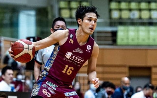 越谷が鮫島宗一郎との契約を発表「チームにプラスの影響を与えられるよう…」