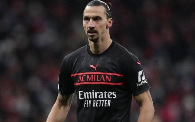 イブラはどこへ向かうのか…ブルース・リーの名言を引用しサンドバッグへ淡々とキック練習