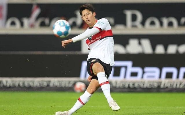 見事すぎる“逆足“コントロールショット!!伊藤洋輝がブンデス初得点！日本代表・遠藤航とともに先発で決めたシュトゥットガルトを6試合ぶり勝利に導いた｢鮮やかゴール｣