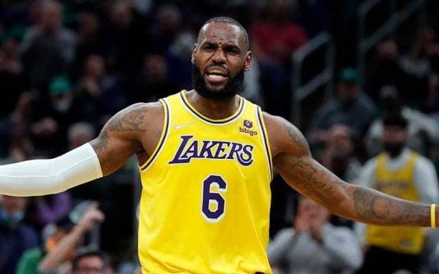 レブロン、得点後の卑猥なポーズで罰金170万円処分　米賛否「不快」「厳しすぎだ」