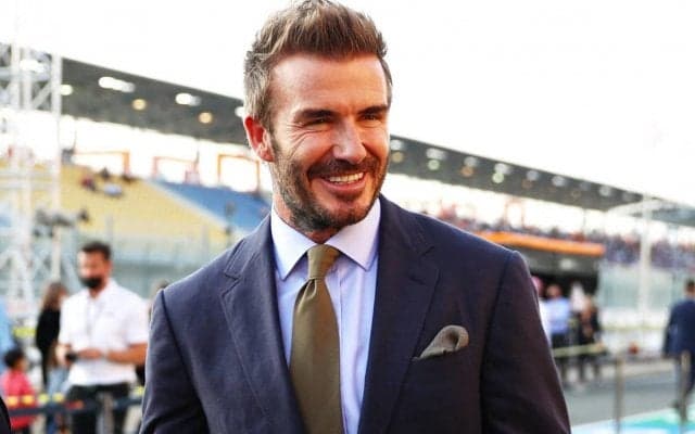 「ゴージャスな写真」ヴィンテージ風の愛車にまたがるベッカムにファン歓喜「世界の王様」