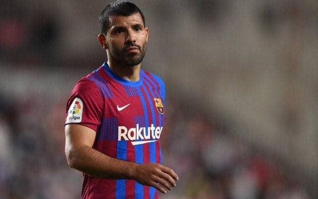 心臓の問題で引退説浮上のアグエロが元気な姿、ゴルフを楽しむ