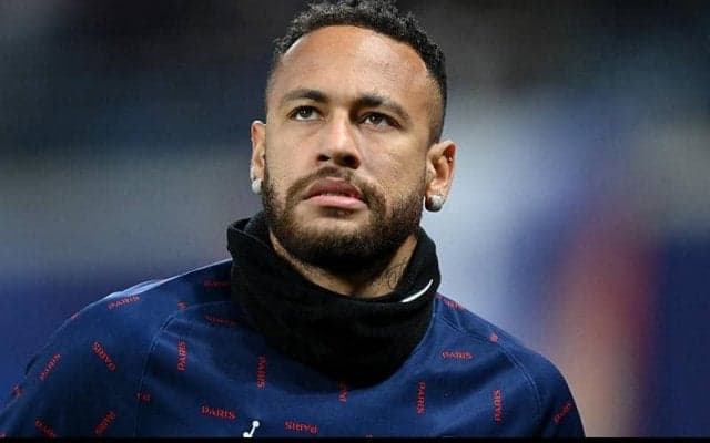 ネイマール重傷か…左足首をひどく捻って負傷交代、松葉杖姿も確認