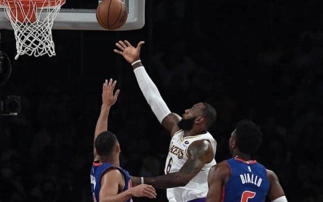 ビック3の活躍でレイカーズがピストンズを撃破…ウォリアーズは7連勝／NBA