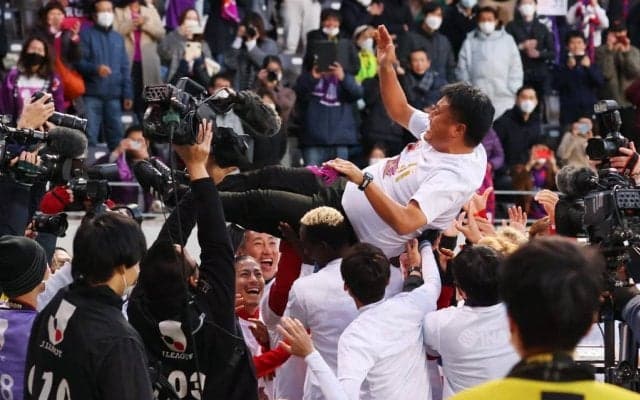 【J2最終盤の歓喜】12年ぶりの「J1昇格」京都・チョウ監督が語った崇高な決意「世界のサッカーに追いつけ、追い越せ」！(1)