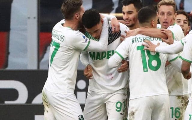 時速何キロ ? まばたき厳禁！ 目にも留まらぬ完璧コースのミドルにGKも見送るしかできない