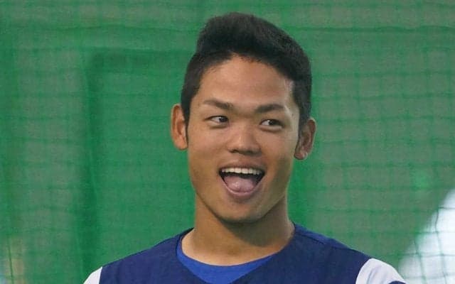 「この笑顔を守りたい」　中日根尾の無邪気なピース姿が「可愛くて可愛くて」